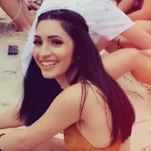 Meet your Posher, Madaline